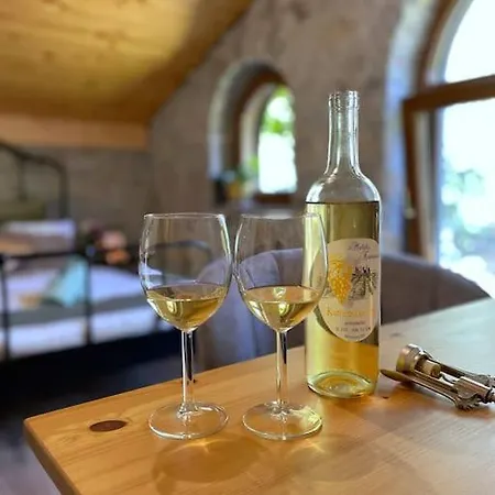 Essentia - Vinársky Domček S Vonkajšou Vírivkou
