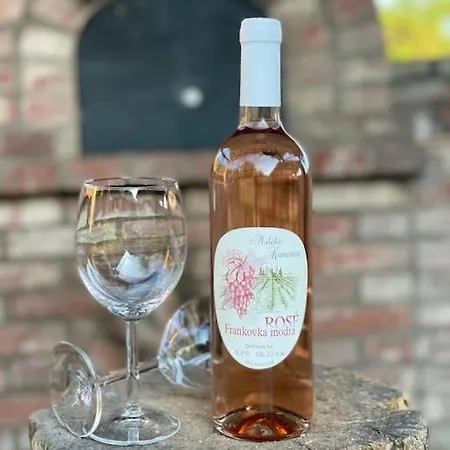 Essentia - Vinarsky Domcek S Vonkajsou Virivkou Apartment *